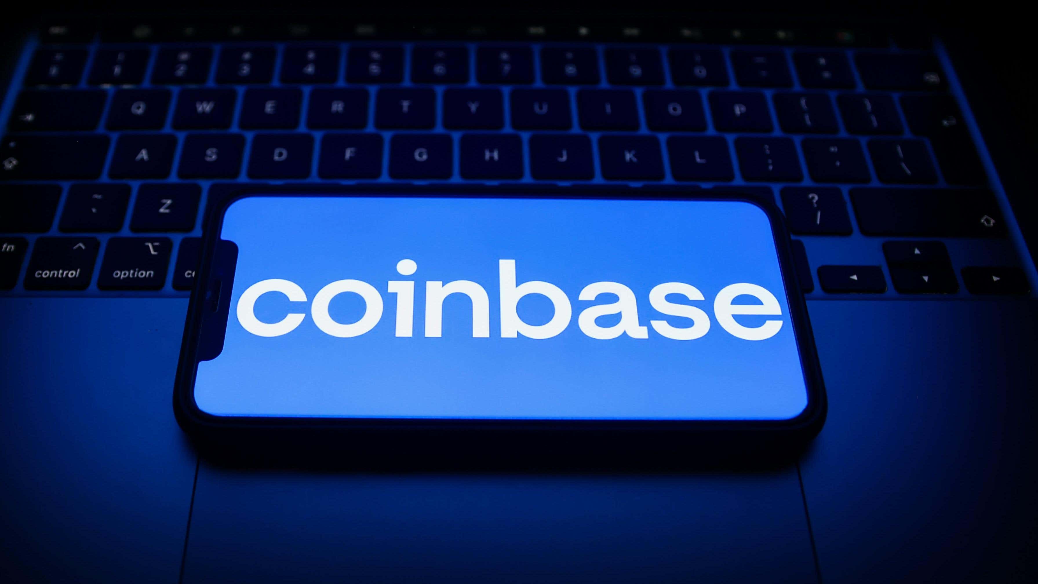 Imagen para el artículo titulado Las cuentas de Coinbase se hunden hasta cero durante una interrupción a medida que el precio de Bitcoin se dispara
